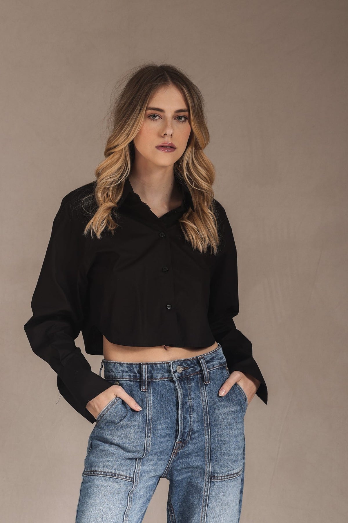 Camisa Cropped Poppy Preta