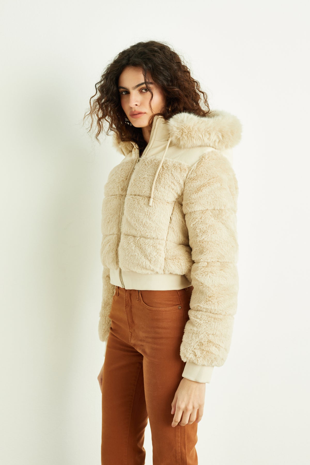 Jaqueta Puffer Peluciada Winter Areia