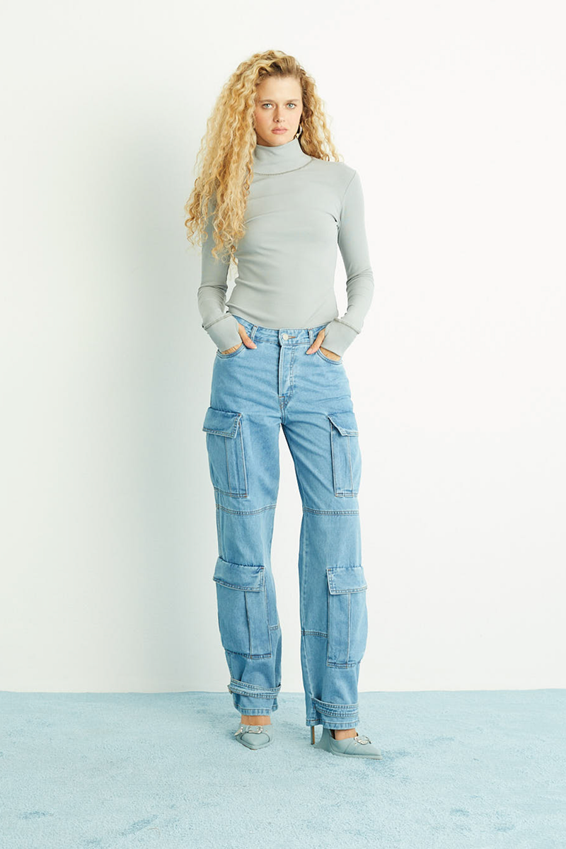 Calça Cargo Jeans Médio com Ajustador Barra
