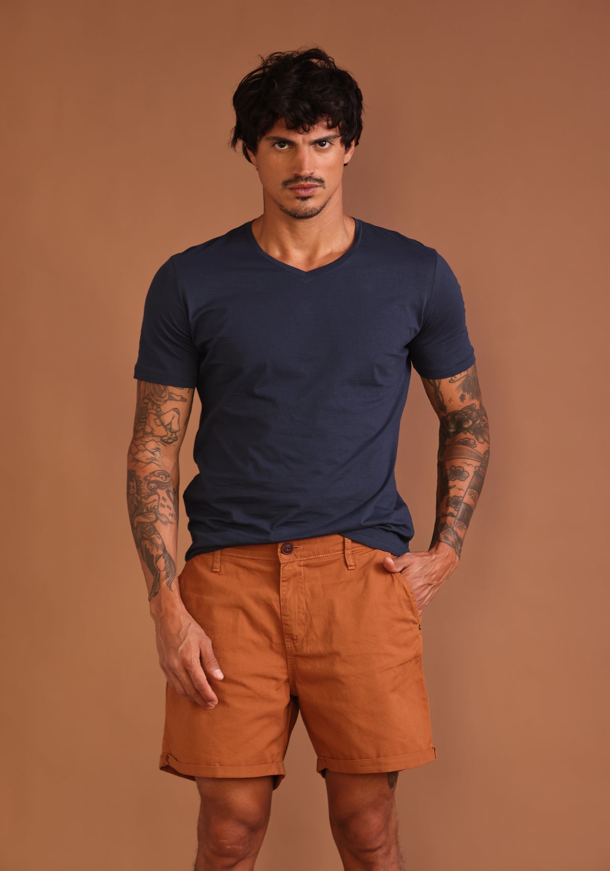 SHORTS MASCULINO BARRA DOBRADA CARAMELO