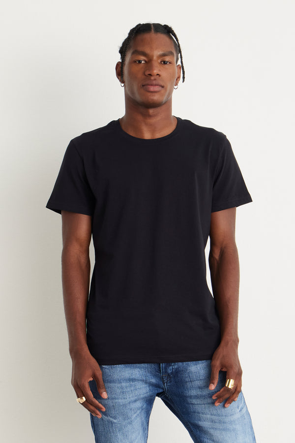 CAMISETA GOLA CARECA MASC - PRETA