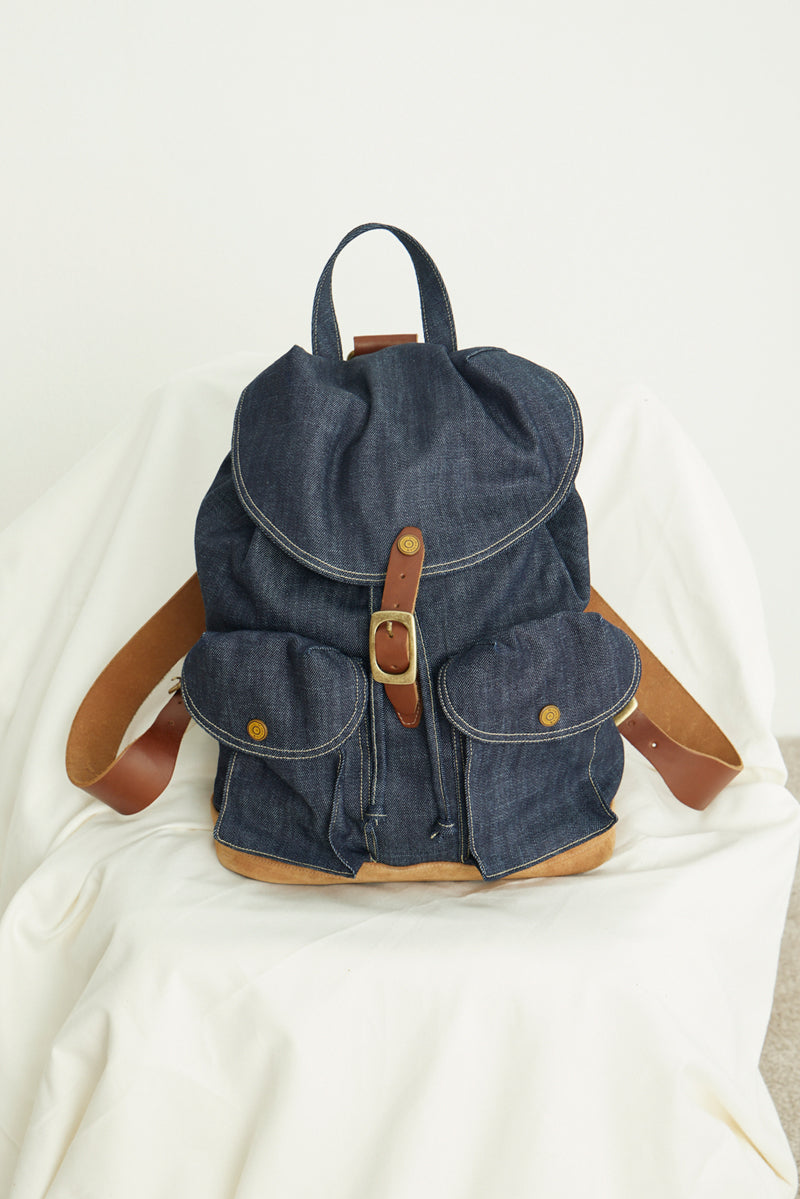 MOCHILA JEANS COM COURO