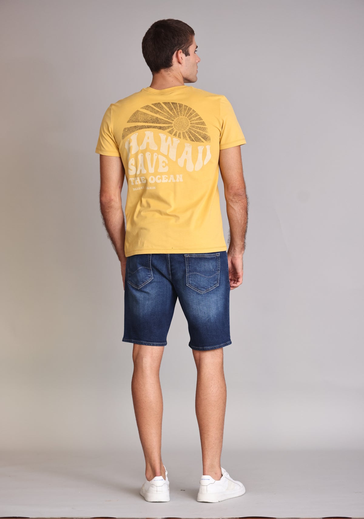 Camiseta Slim Hawai Mostarda Masc