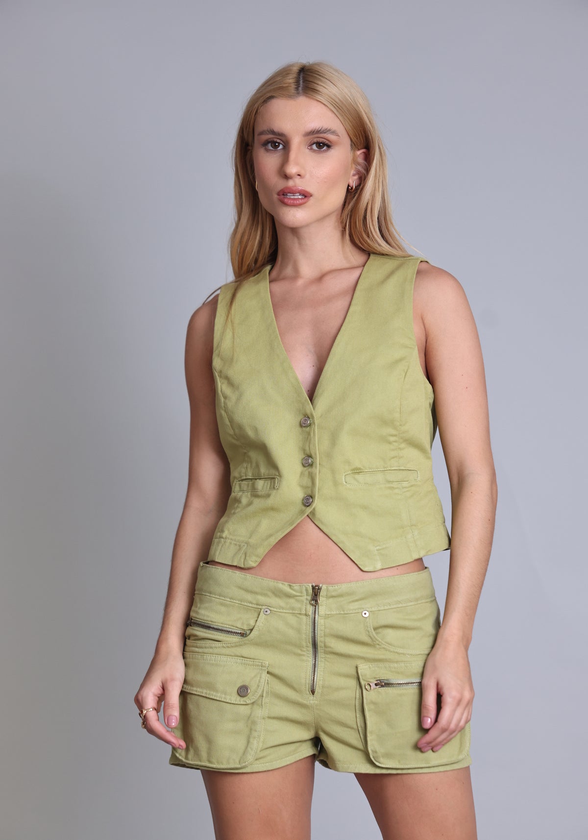 Shorts Cargo Zíper Sarja Verde Oliva