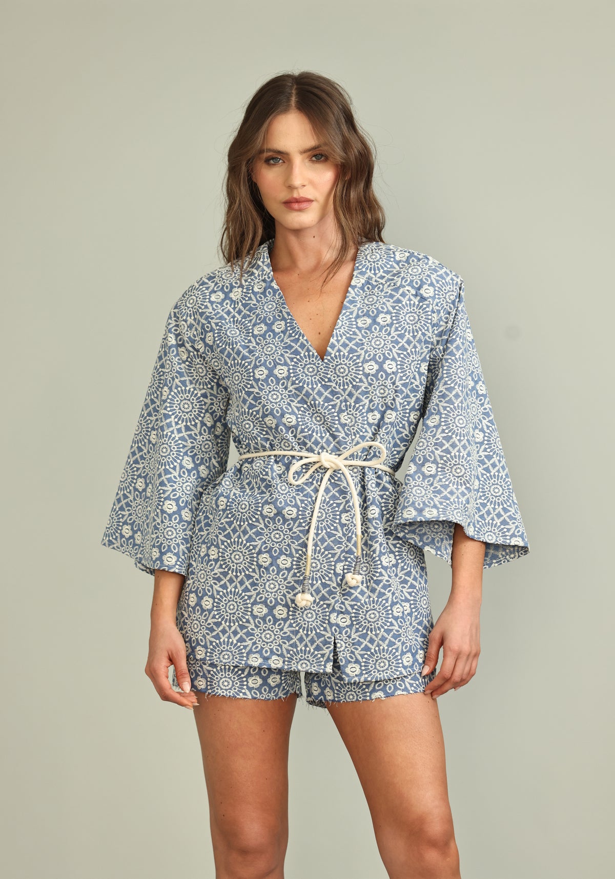 Kimono Bordado de Linha