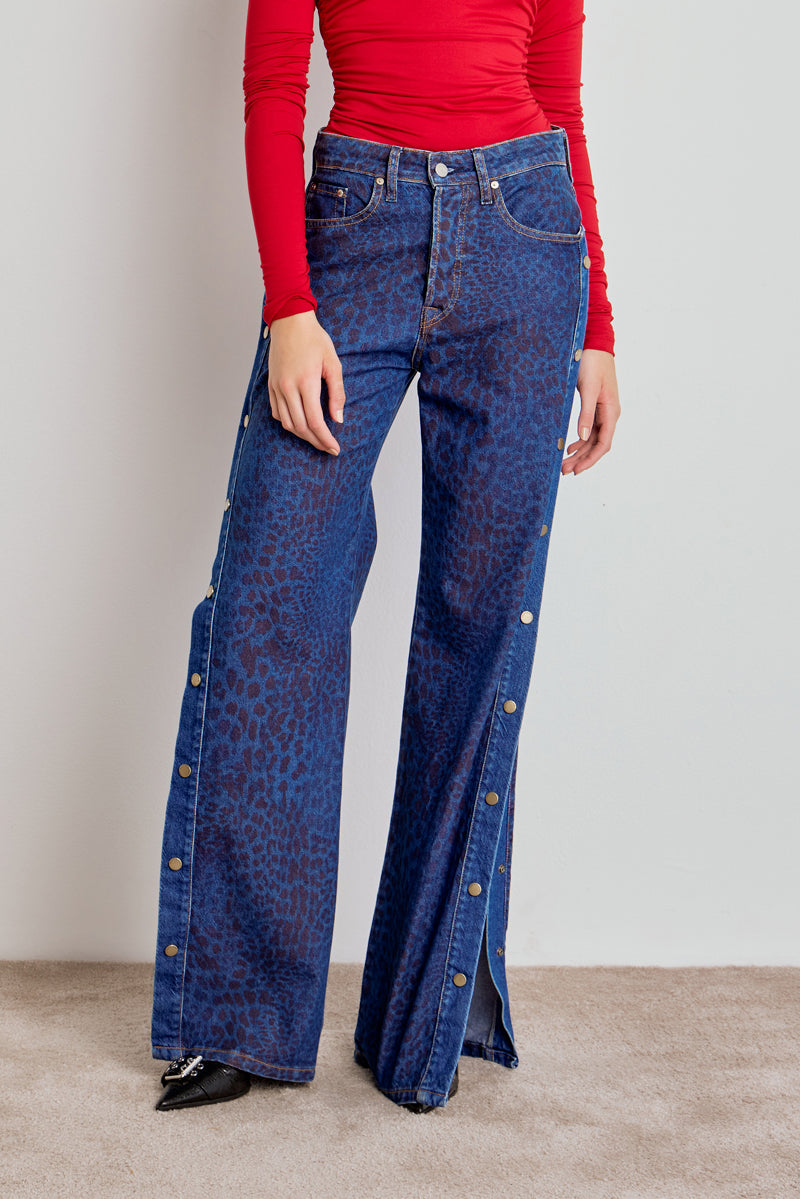 CALCA WIDE LEG ANIMAL PRINT JEANS